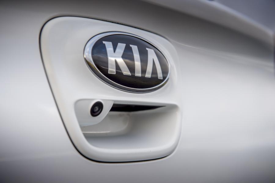 Логотип Kia Rio 5-Door 2017 года  (UK) (фото 116 из 145)